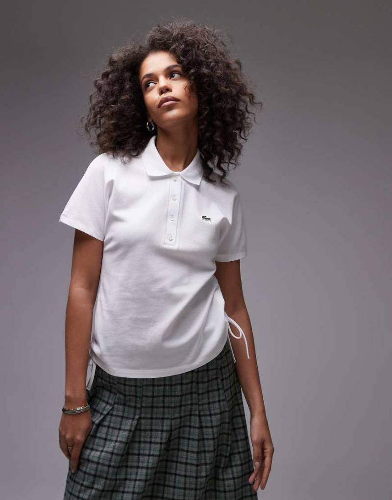 Lacoste - Polohemd in Weiß mit gerafftem Seitendetail von Lacoste