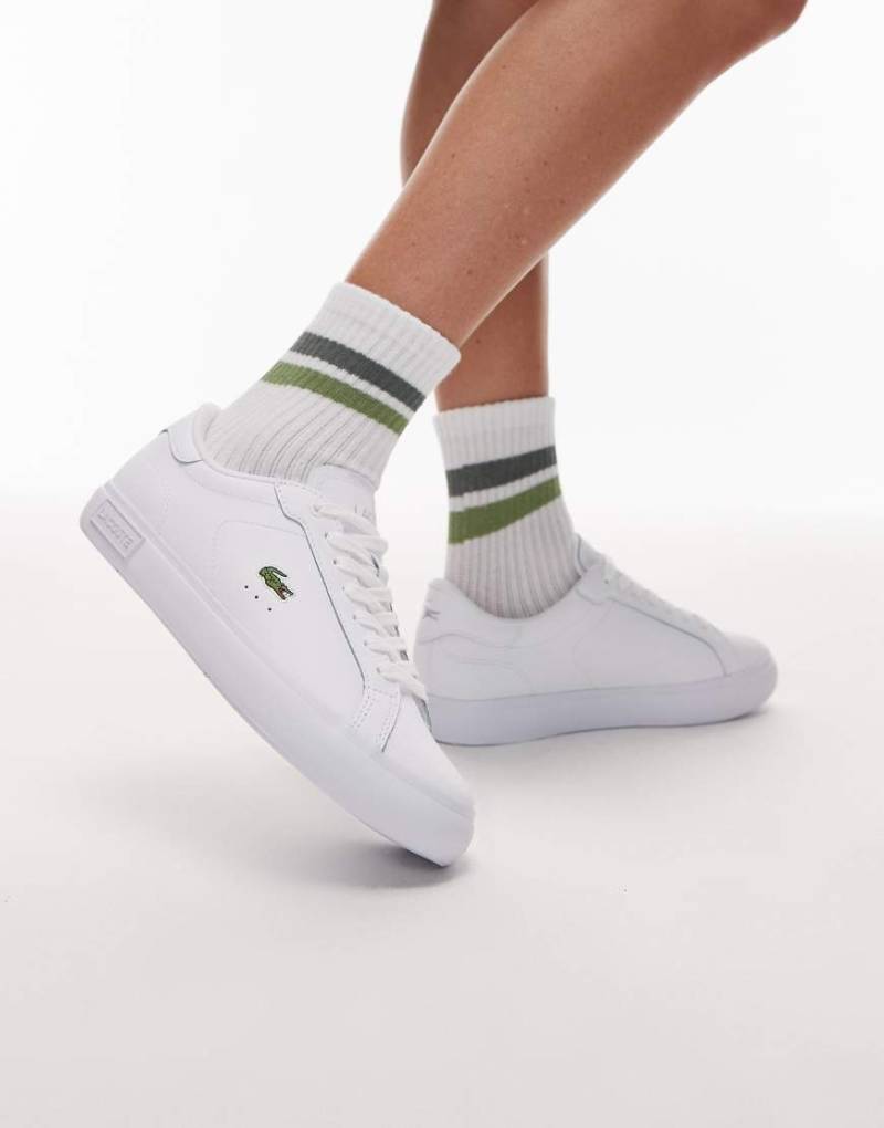 Lacoste - Powercourt - Sneaker aus Leder in Weiß mit Logo von Lacoste