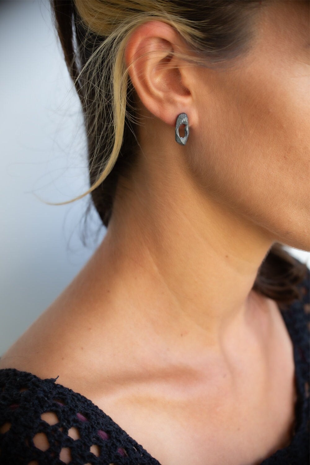 Schwarze Ohrstecker Oxidierte Sterling Silber Coole Ohrringe Punk Einzigartige Handgemachte Statement von LacunaJewelry