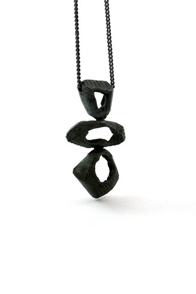 Statement Natur Silber Halskette Strukturierte Anhänger Einzigartige Rustikale Bio Zen Schwarze Unisex von LacunaJewelry