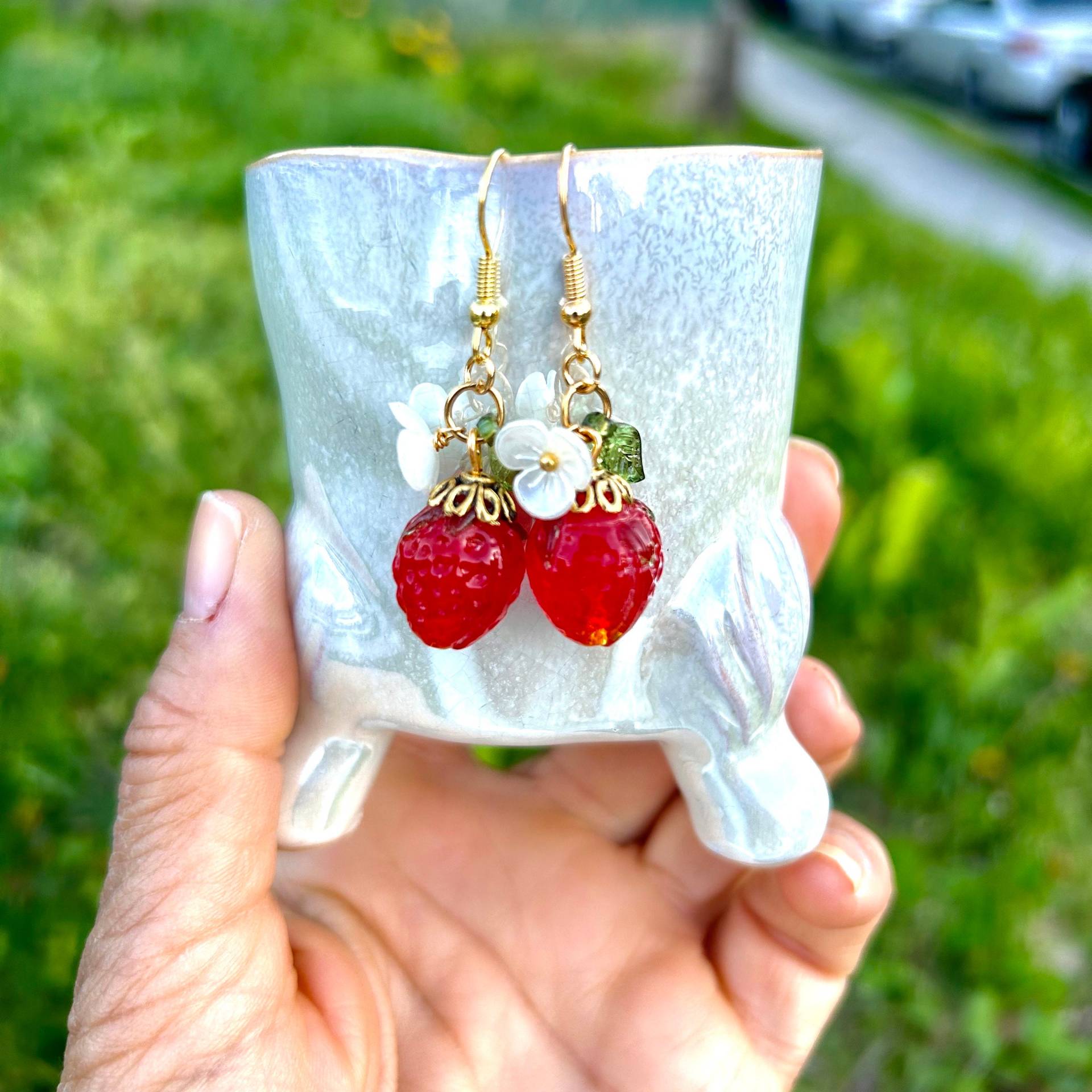 Erdbeere Ohrringe Lampwork Glas Früchte, Boho Sommer Schmuck von Lacydesighns
