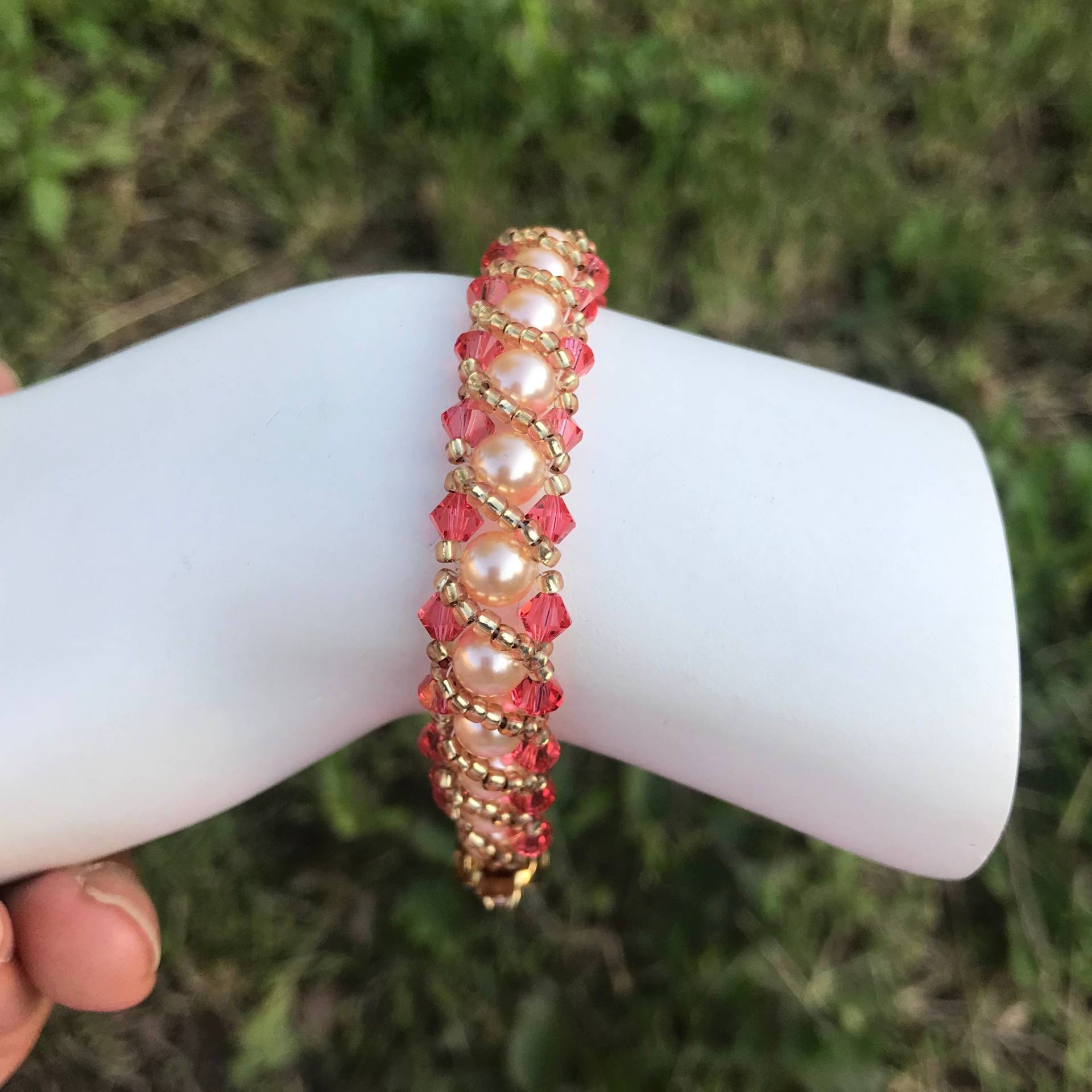 Handgewebtes Swarovski Kristall & Perlen Armband Rosa Design von Lacydesighns