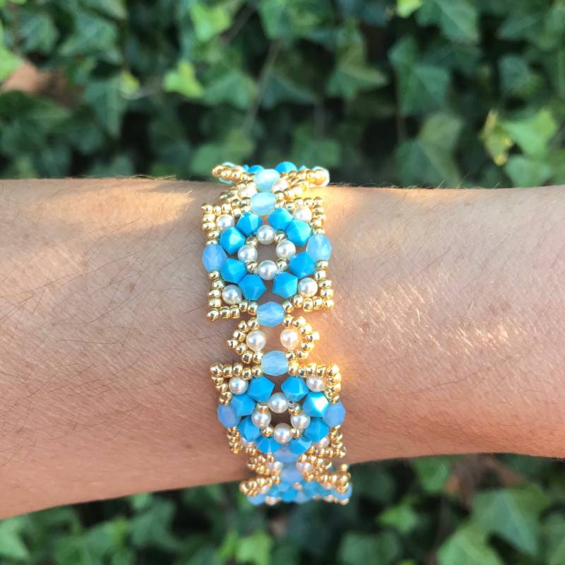 Türkisfarbenes Swarovski Kristallperlenarmband Goldene Boho Cuff Türkisfarbenes Swarovski Kristallperlenarmband Goldene Boho Cuff von Lacydesighns