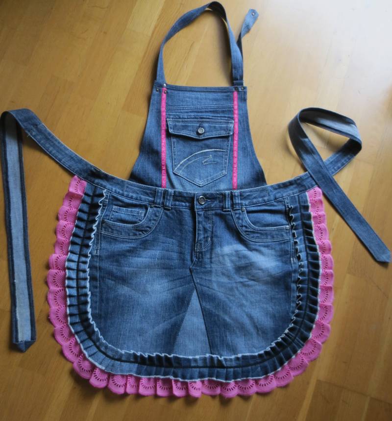 Jeansschürze Upcycling Recycling Latzschürze Blaue Schürze Demin Handgefertigte Recycelter Denim Damenchürze von LadenvonElena