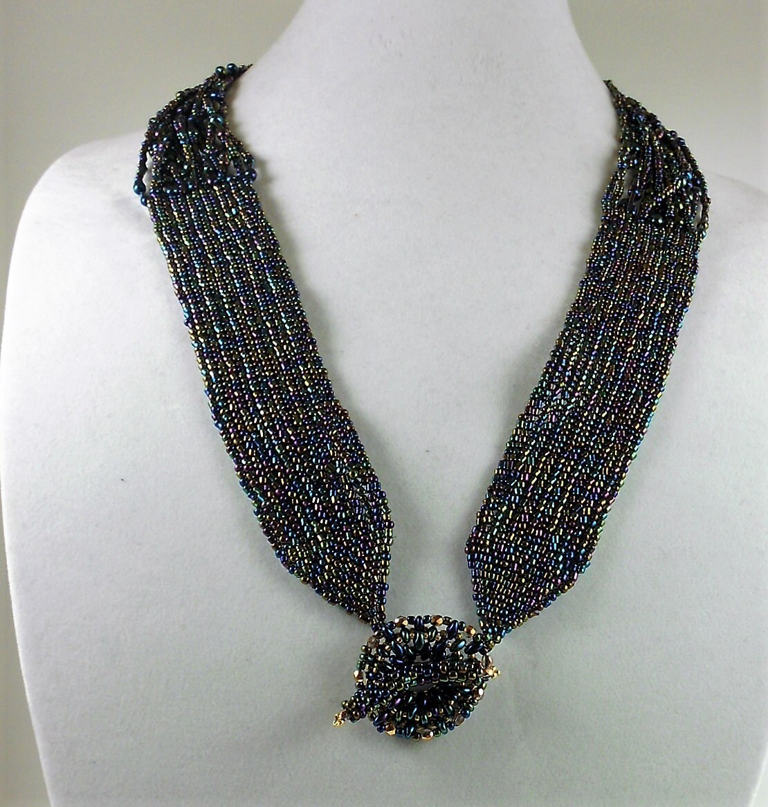 Blaue Iris Perlen, Multi-strang-Kette, Handarbeit, Exklusiv, Elegant, Ein Unikat, Perlen Kette, Nickelfrei Blaue Iris Perlen, Multi-strang-Kette, Handarbeit, Exklusiv, Elegant, Ein Unikat, Perlen Kette, Nickelfrei von LadiDiJewelry