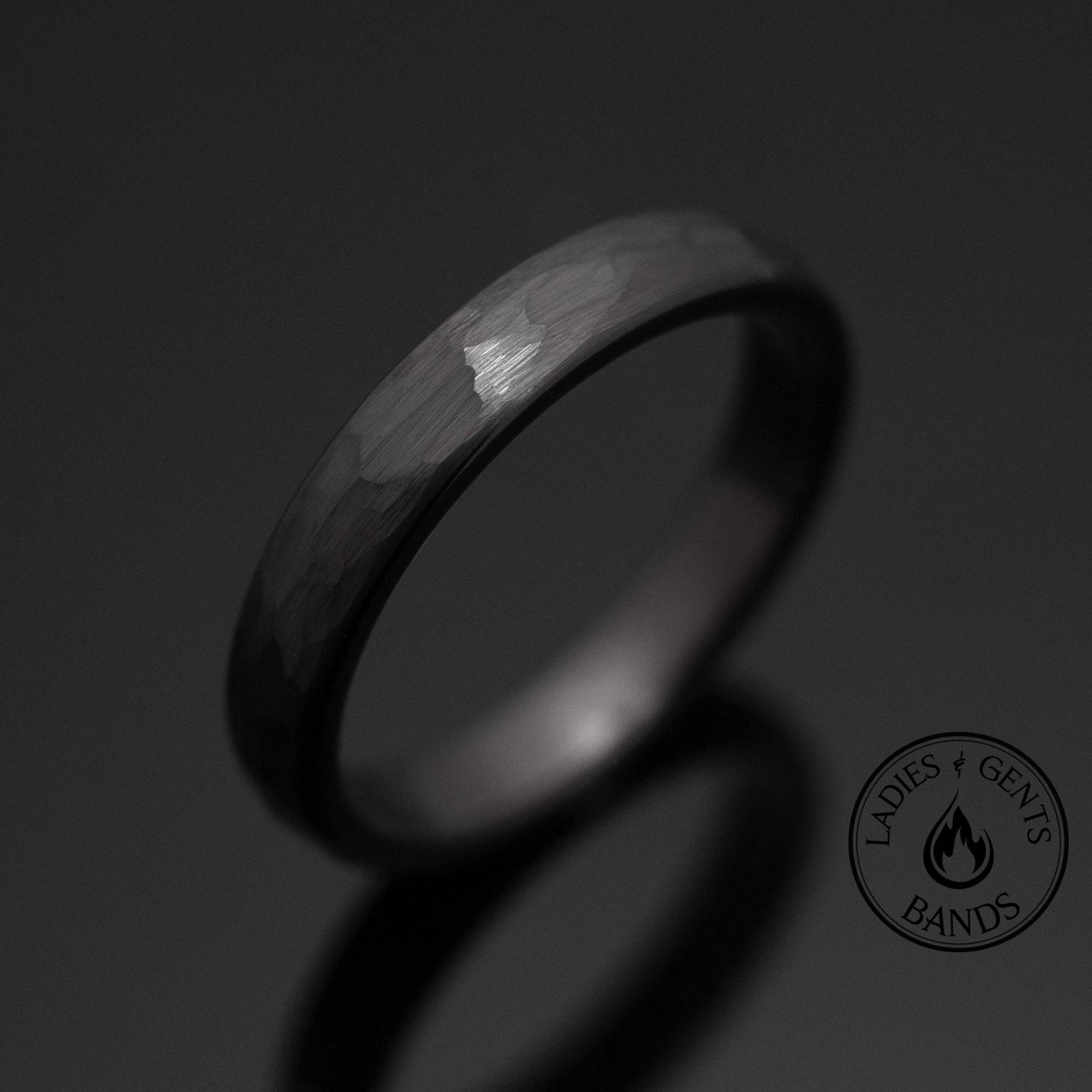 4mm Wolframring Gunmetal Gehämmert, Rundes Dome-Design, Ringe Für Männer, Frauen, Jahrestag, Ehering, Verlobungsring von LadiesAndGentsBands