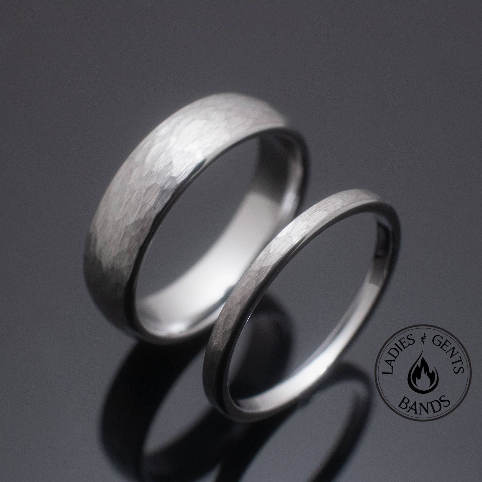 Silber Wolfram Ehering Set Für Sie Und Ihn, 2mm/6mm Bands Aktiv von LadiesAndGentsBands