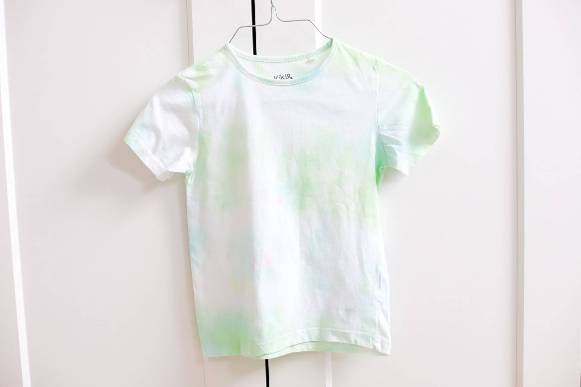 Kinder T-Shirt Handgefärbt Gr. 122 von LadodeyaYarn