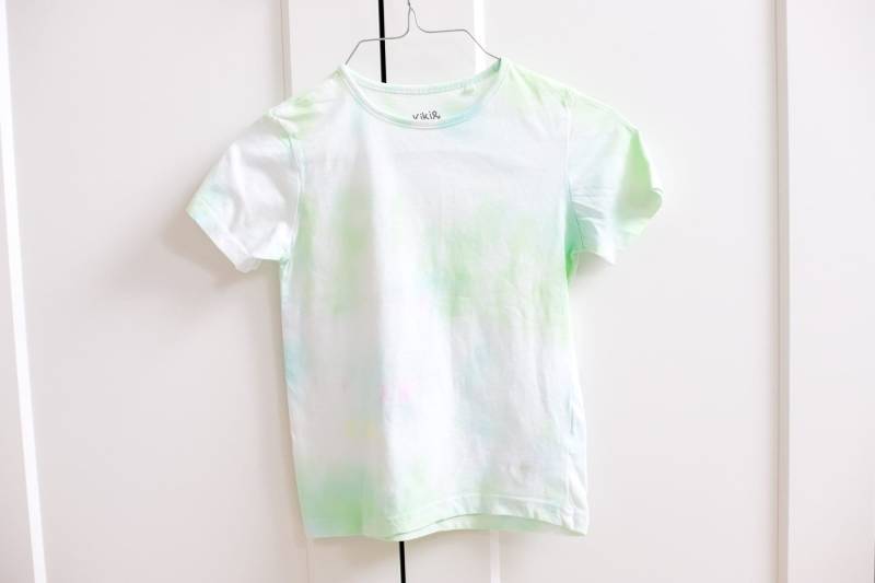 Kinder T-Shirt Handgefärbt Gr. 122 von LadodeyaYarn