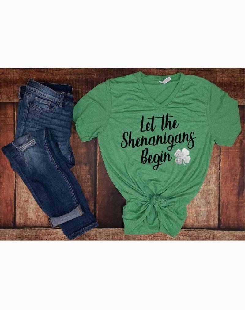 Lassen Sie Die Shenanigans Begin-Softstyle Kurzarm Soft-T-Shirt von LadyBirdCustoms