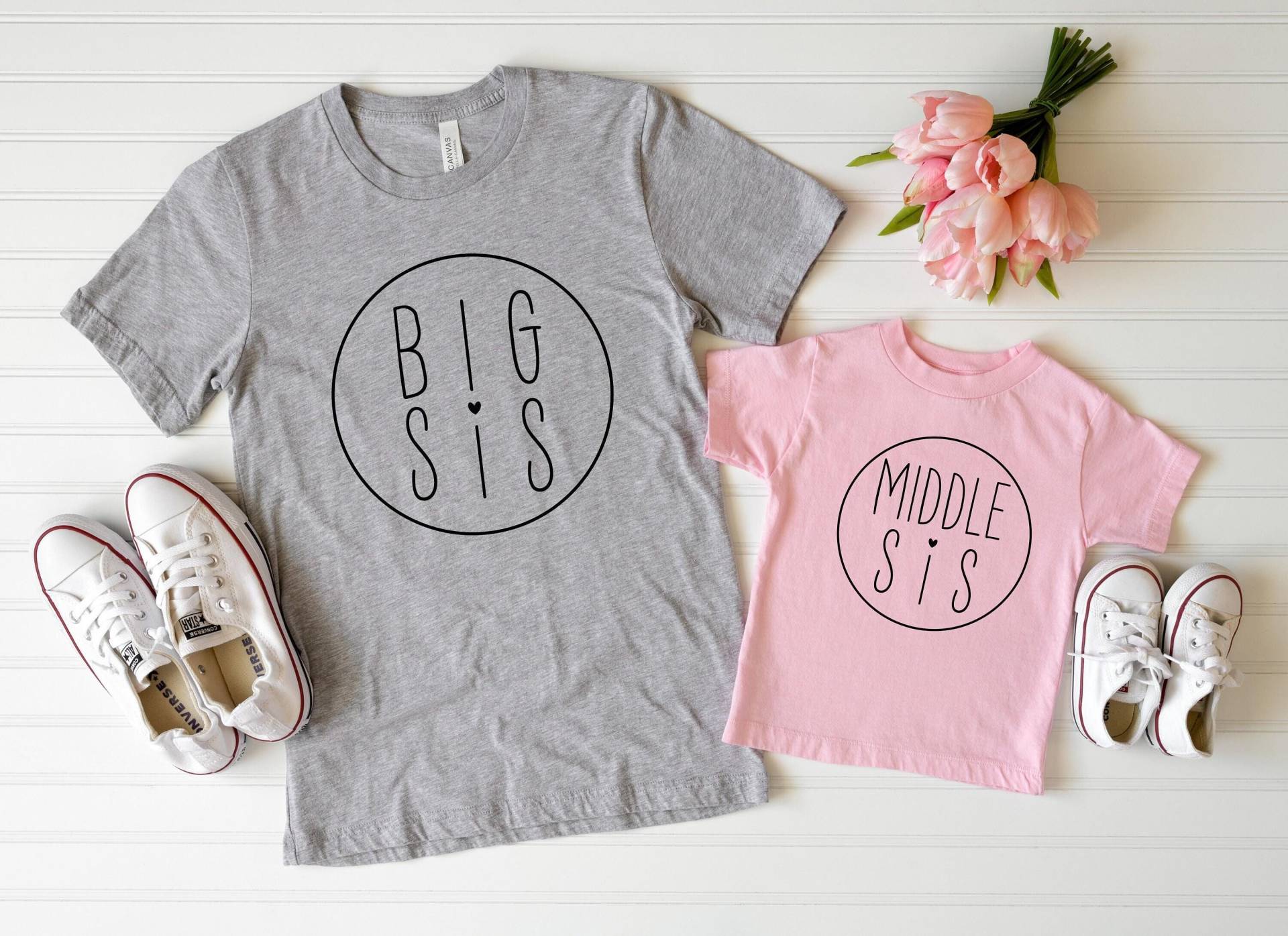 Niedliche Schwestern Shirts, Passende Geschwister Große Schwester Shirt, Mittlere Kleine Baby Ankündigung T-Shirt, Geschenk von LadyBirdTrends