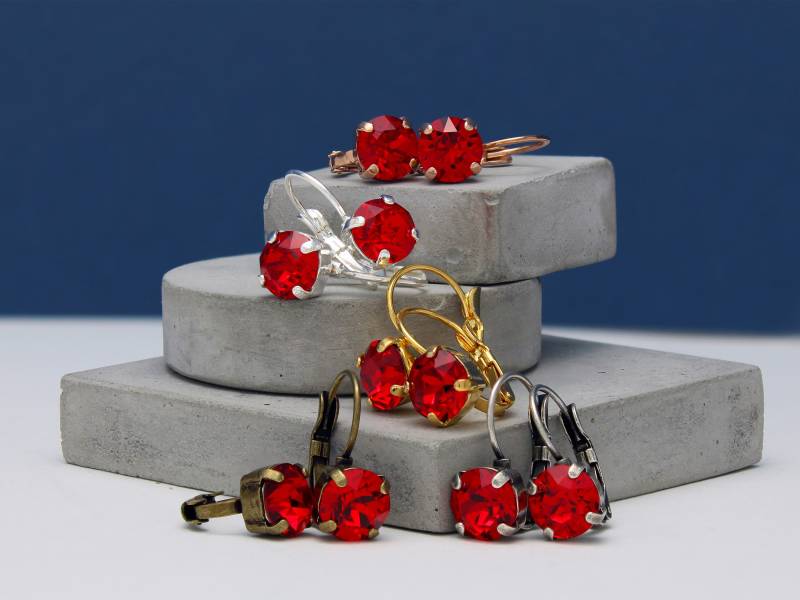 Rote Kristallohrringe Lever Back Hängeohrringe Swarovski Kristall Leverbacks Handgemachte Statement Kristallschmuck von LadyCJewellery