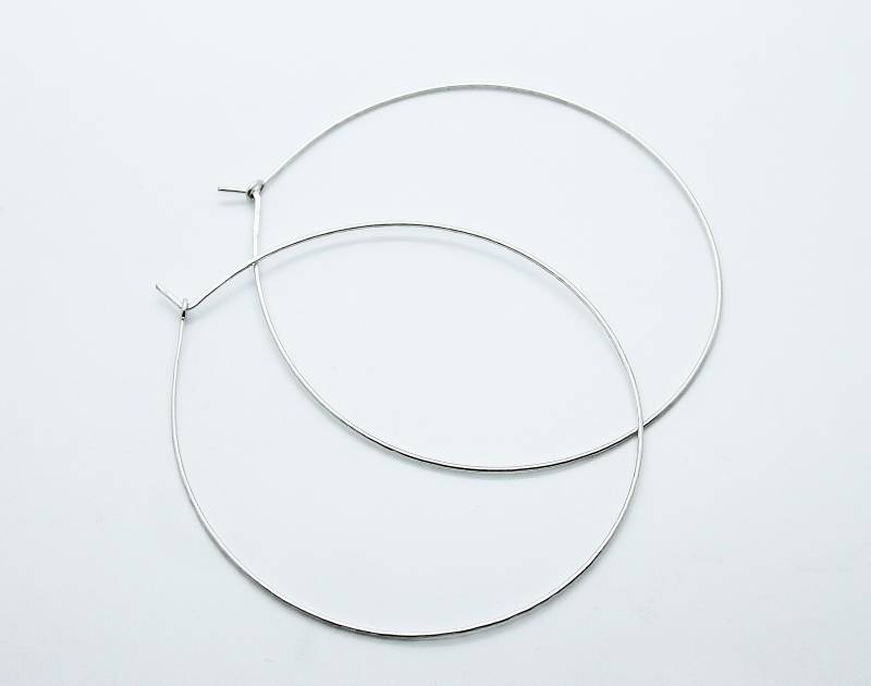 Skinny Round Sterling Silber Creolen 5 cm Mit Gehämmerter Textur Made in The Uk Von Lady C Jewellery von LadyCJewellery