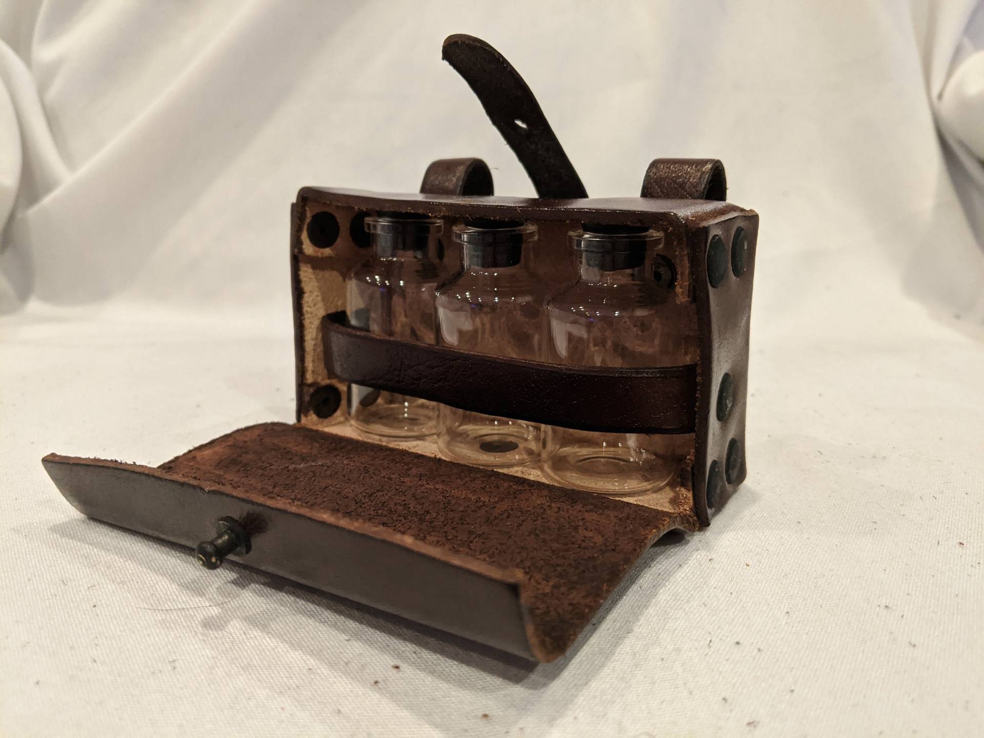 Potion Box Gürtel Accessoire Larp Renaissance Gewandung Leder Cosplay von LadyHeathersFashions