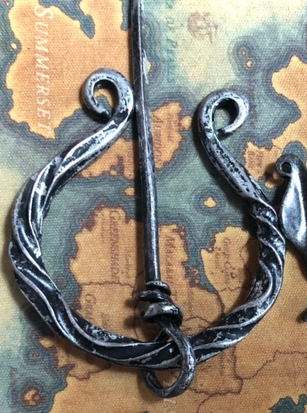 Gewandnadel/Kragenbrosche/Keltisch/Wikinger/Larp von LadyJadesEmporium