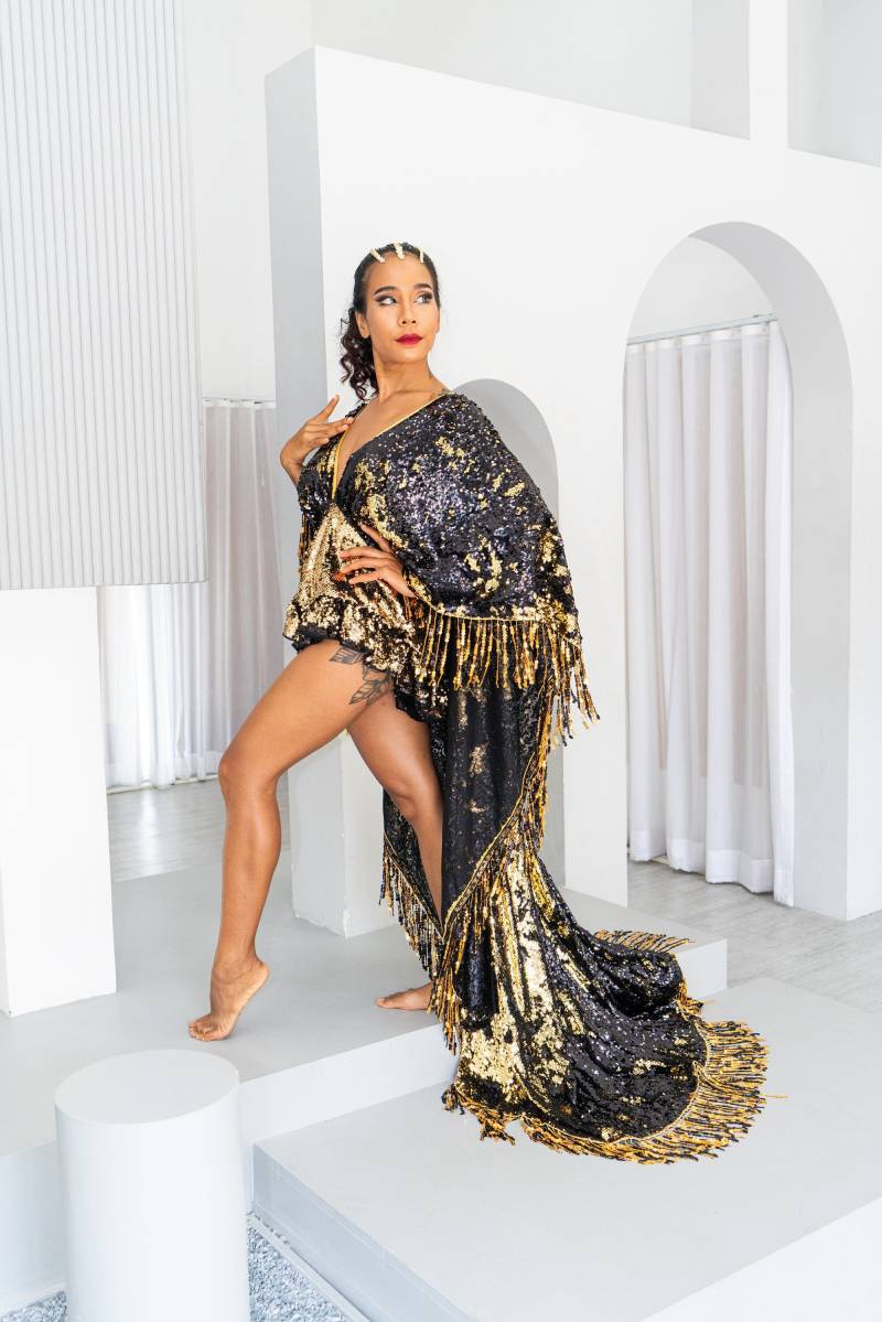 Pailletten Body Kimono Cape in Schwarz Mit Goldenen Pailletten. Perfekt Für Die Bühne Tragen Zu Festival-Outfit, Junggesellinnenabschiede Und Rave Pailletten Body Kimono Cape in Schwarz Mit Goldenen Pailletten. Perfekt Für Die Bühne Tragen Zu Festival-Outfit, Junggesellinnenabschiede Und Rave von LadyJaneSequin