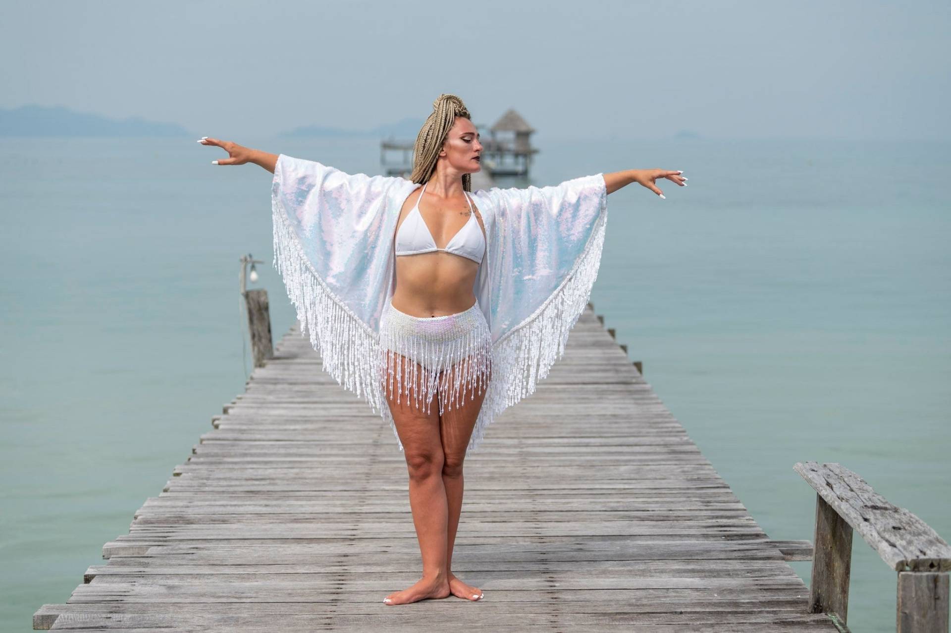 Schwerer, Verträumter, Cremefarbener Pailletten-Kimono Verleiht Ihren Junggesellinnenwochenenden, Brautpartys, Festivals Und Sommerabenden Einen Schwerer, Verträumter, Cremefarbener Pailletten-Kimono Verleiht Ihren Junggesellinnenwochenenden, Brautpartys, Festivals Und Sommerabenden Einen von LadyJaneSequin