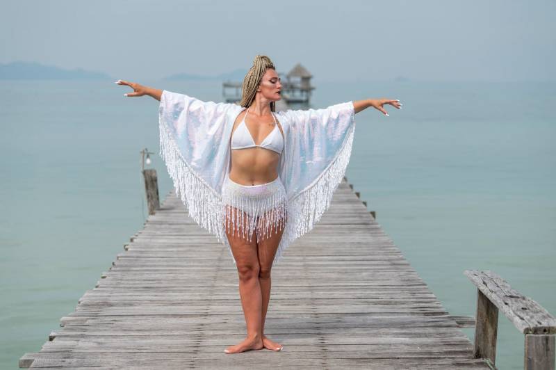 Schwerer, Verträumter, Cremefarbener Pailletten-Kimono Verleiht Ihren Junggesellinnenwochenenden, Brautpartys, Festivals Und Sommerabenden Einen Schwerer, Verträumter, Cremefarbener Pailletten-Kimono Verleiht Ihren Junggesellinnenwochenenden, Brautpartys, Festivals Und Sommerabenden Einen von LadyJaneSequin