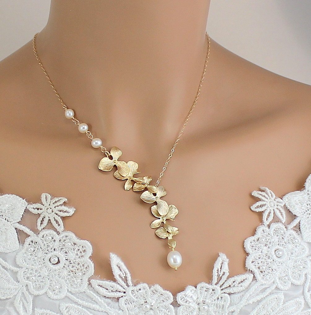Goldene Orchideen-Hochzeitskette Süßwasserperle Brautlariat von LadyKJewelry