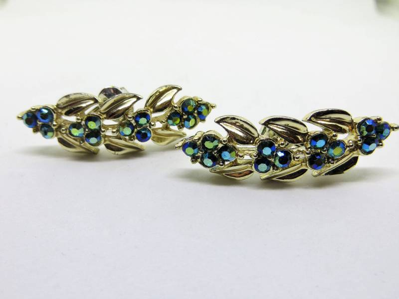 Brooch Skript Ab Ohr Bergsteiger Ohrringe Clip Auf Petrol Blau Aurora Borealis Steinen von LadyKsVintageFinds