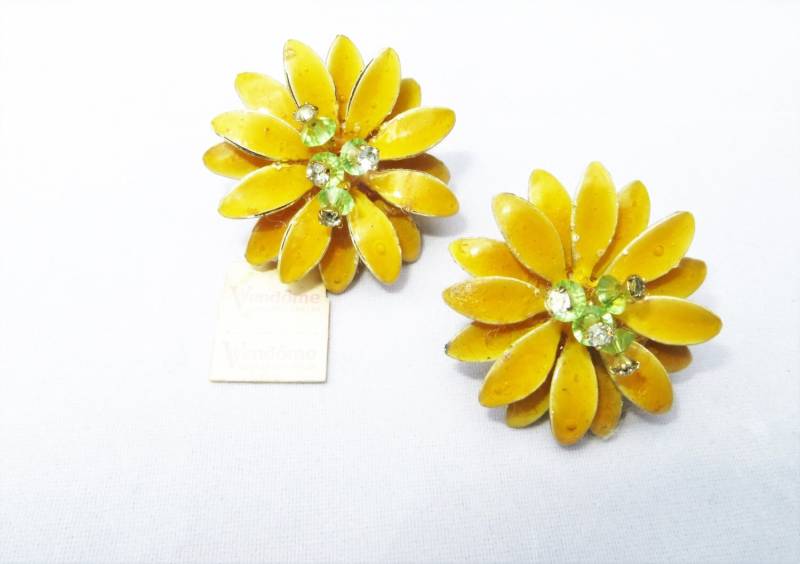 Vintage Seltene Vendome Emaille Strass Ohrringe Clip Auf Vergoldet Bold Floral Patentierte Original Tag von LadyKsVintageFinds