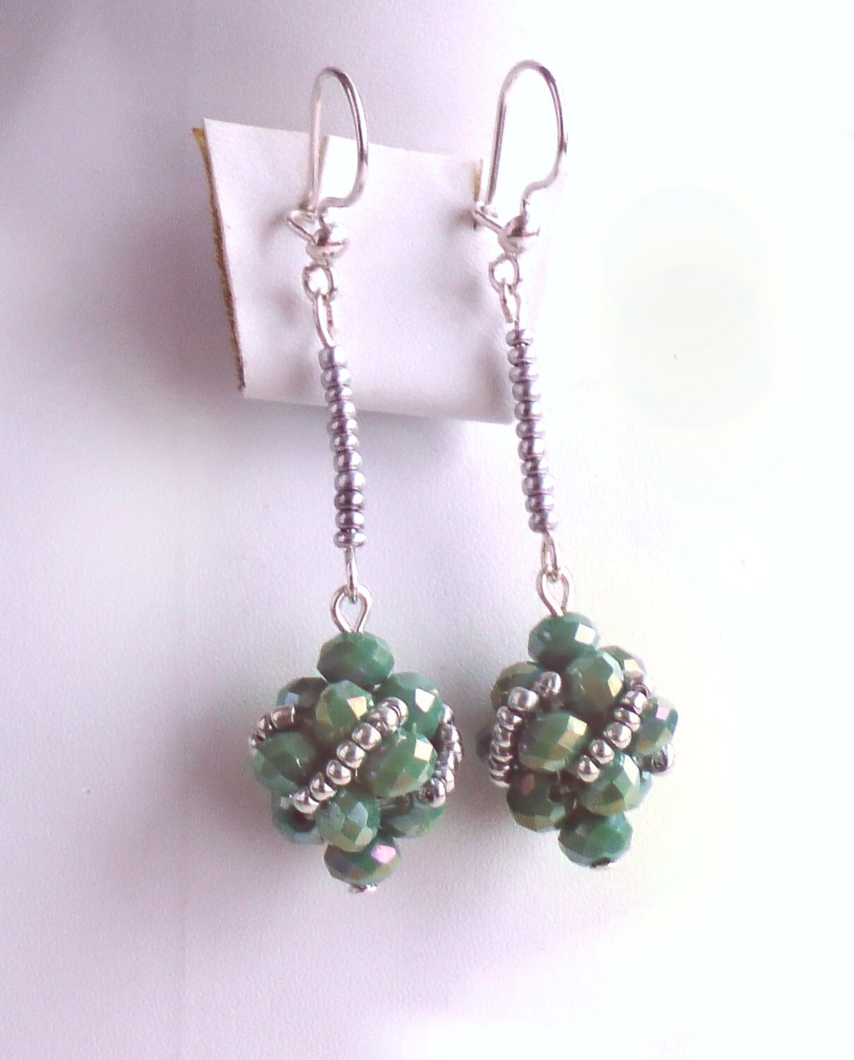 Grüne Kristallohrringe Sterlingsilber Haken, Handgemacht von LadyLiJewellery
