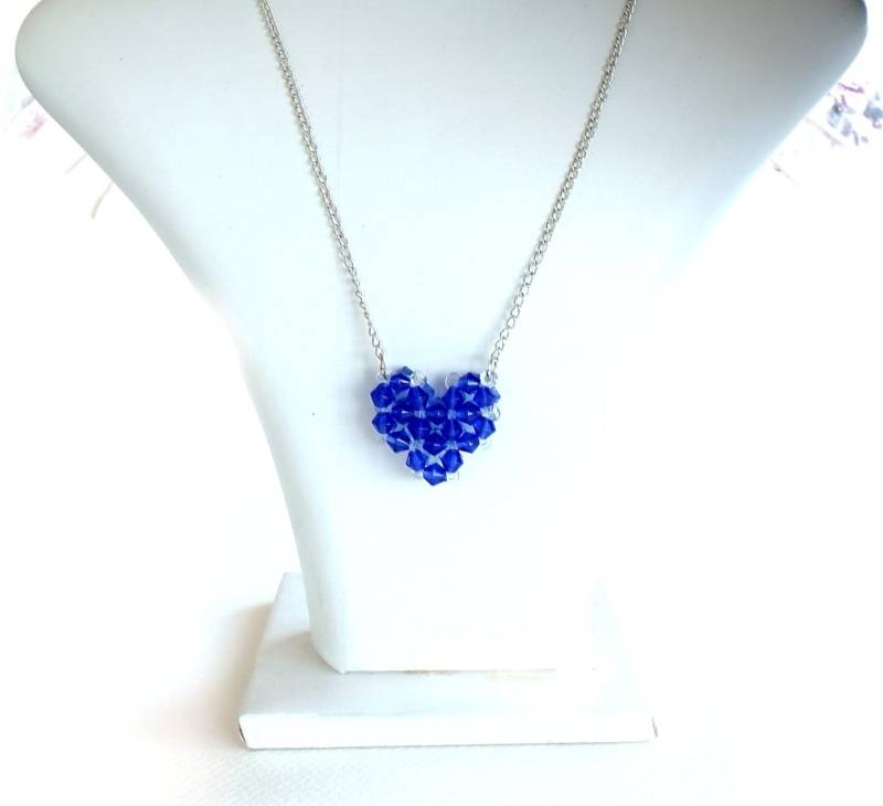 Blaue Kristall Herz Halskette Silber Überzogene Kette, Handgemachter Anhänger Blaue Kristall Herz Halskette Silber Überzogene Kette, Handgemachter Anhänger von LadyLiJewellery