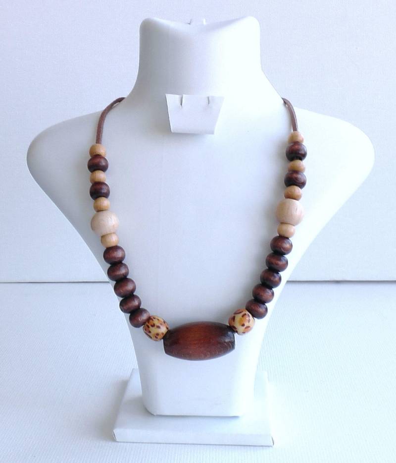 Handgemachte Holzperlenkette Boho Wildlederkordel Handgemachte Holzperlenkette Boho Wildlederkordel von LadyLiJewellery