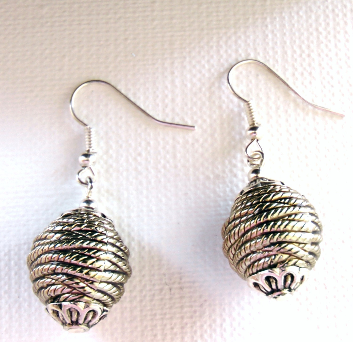 Handmade Silber Überzogene Kugel-Ohrringe von LadyLiJewellery