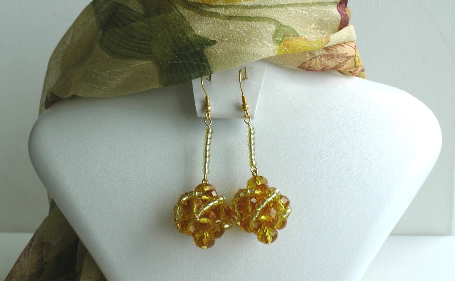 Ohrringe Mit Woven Kristall Perlen von LadyLiJewellery