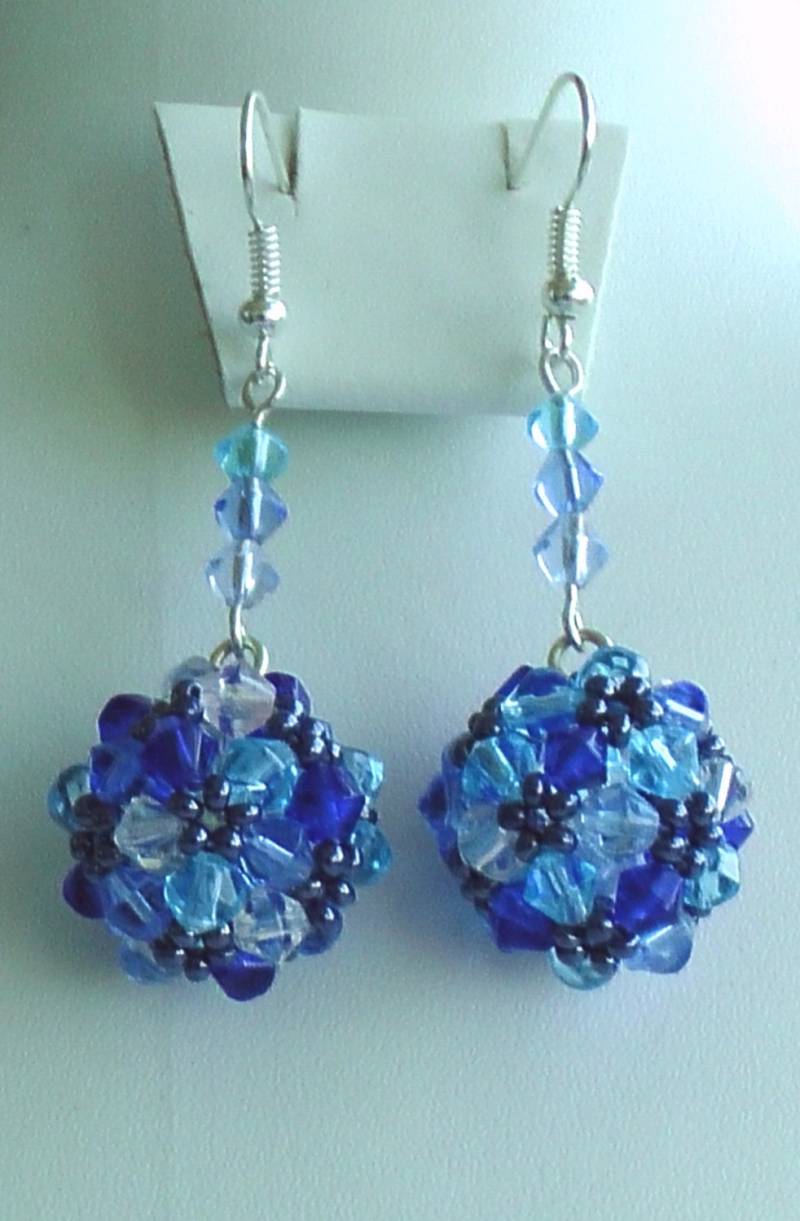 Blaue Kristall Perlenarbeit Ohrringe Handgemachte Ohrhänger Blaue Kristall Perlenarbeit Ohrringe Handgemachte Ohrhänger von LadyLiJewellery