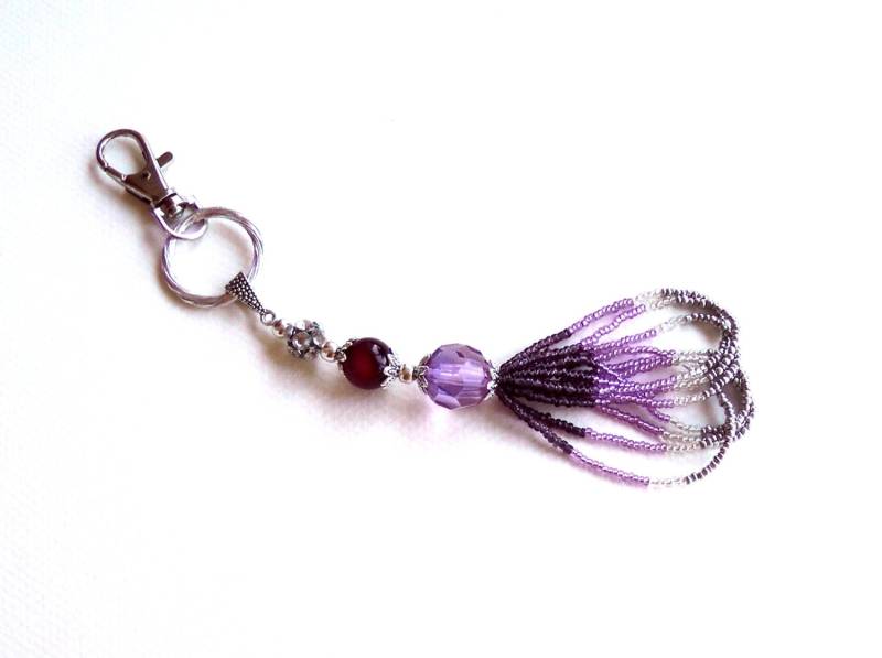 Lila Glas Perlen Taschenanhänger Handgemachter Anhänger Lila Glas Perlen Taschenanhänger Handgemachter Anhänger von LadyLiJewellery