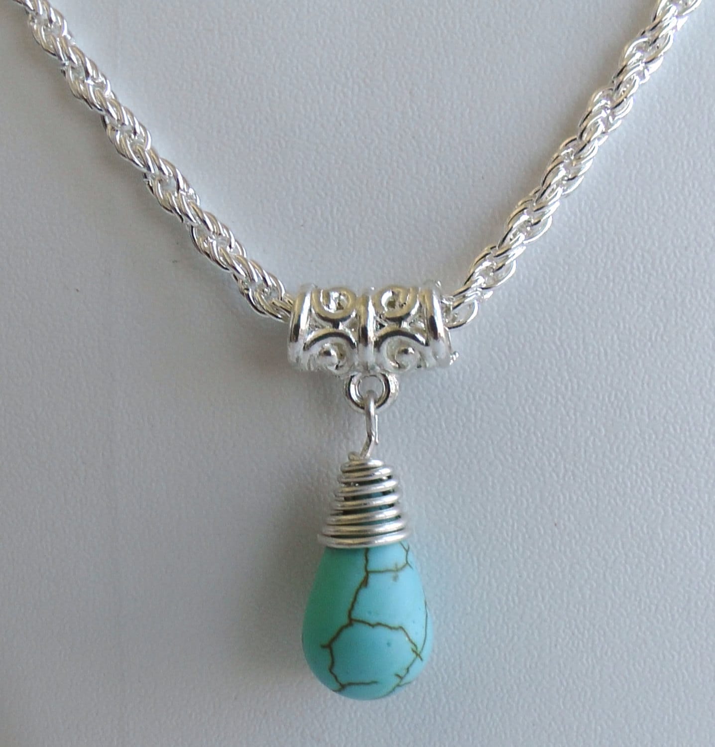 Türkis Anhänger Halskette Versilberte Kette von LadyLiJewellery