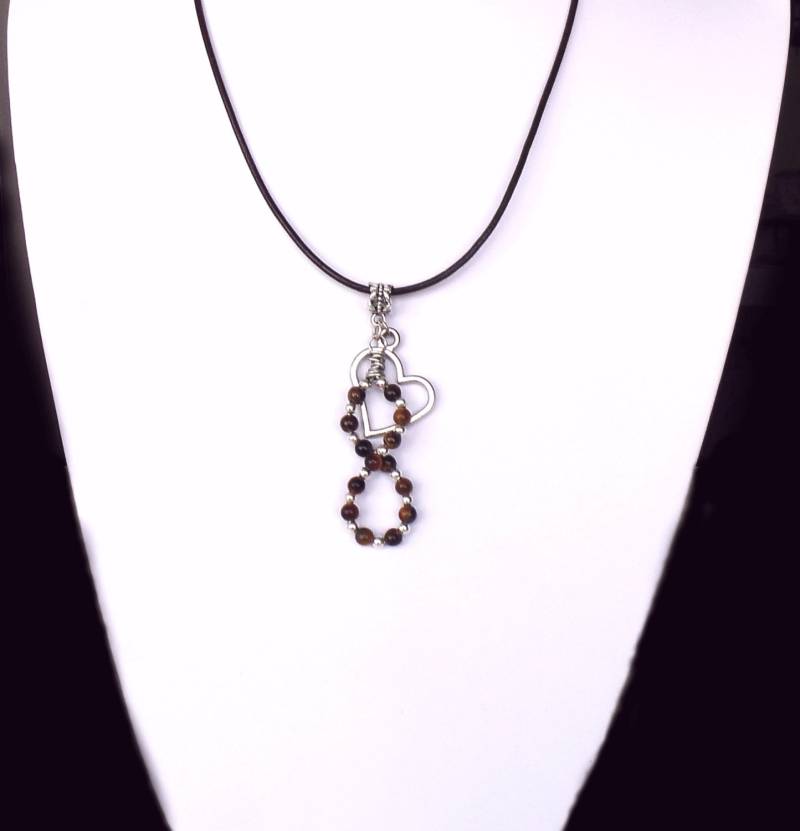 Tigerauge Infinity Kette Handgefertigter Lederband Herzanhänger Tigerauge Infinity Kette Handgefertigter Lederband Herzanhänger von LadyLiJewellery