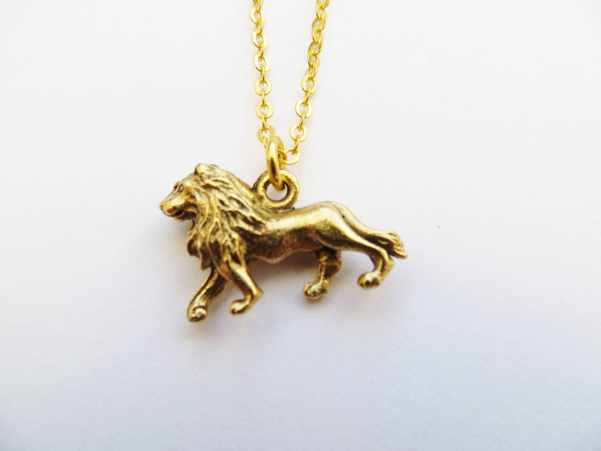 Gold Löwe Anhänger Halskette Tier Charm Schmuck Gold Löwe Anhänger Halskette Tier Charm Schmuck von LadyMangoJewellery