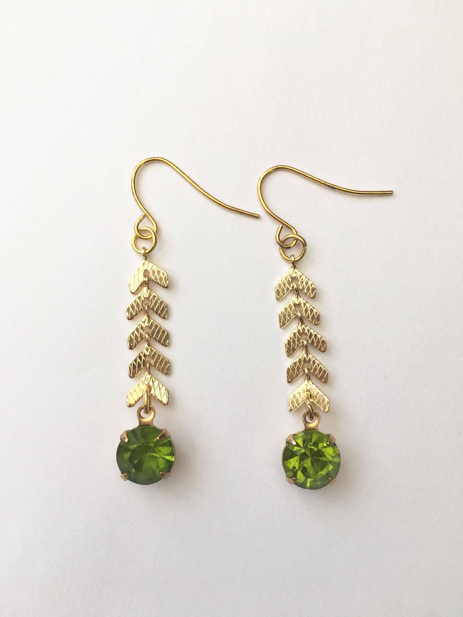 Vintage Peridot Tropfen Ohrringe Gold Chevron, Olivgrüner Kristall Vintage Peridot Tropfen Ohrringe Gold Chevron, Olivgrüner Kristall von LadyMangoJewellery