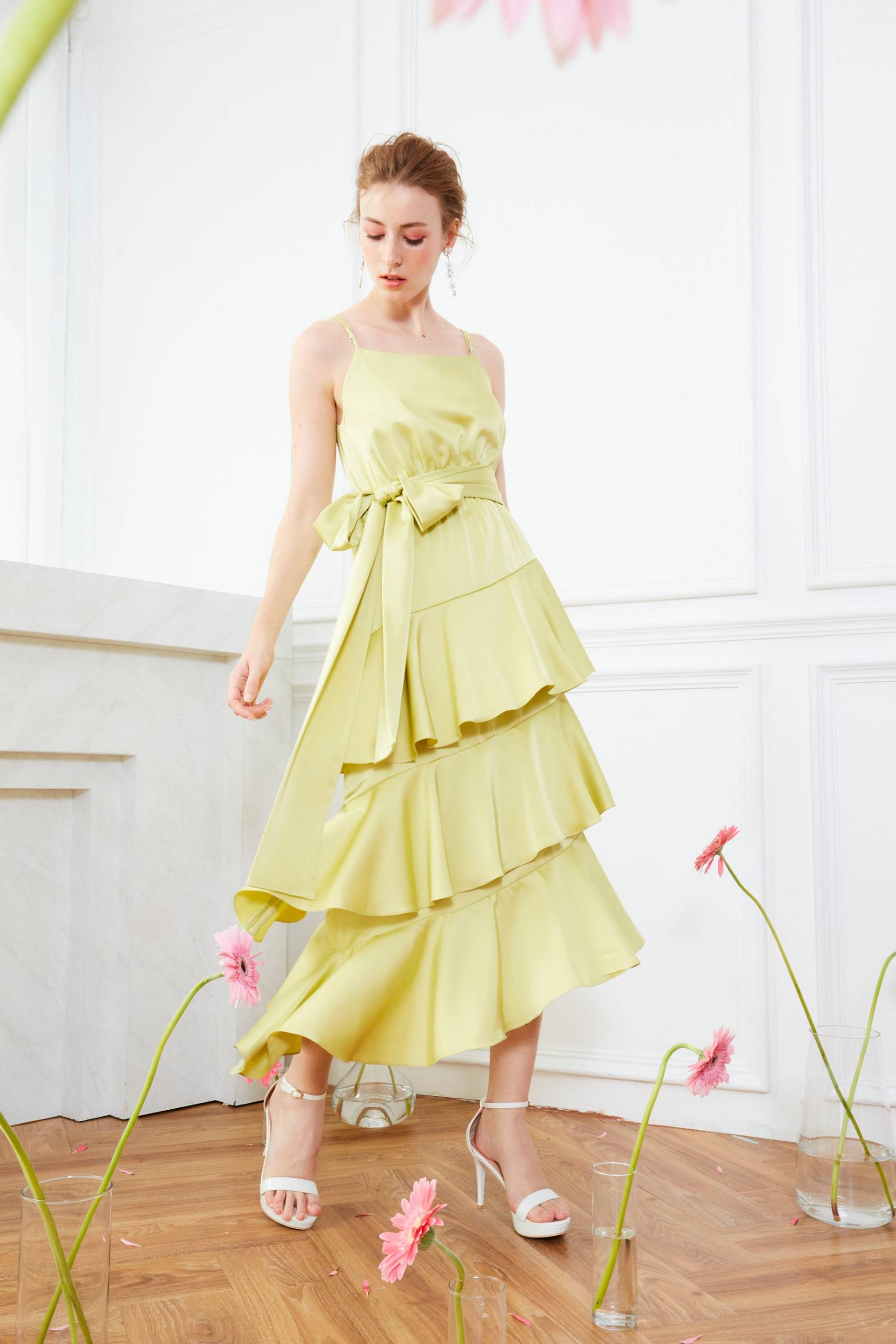 Lime Satin Kleid Rüsche Tier Pastell Grün Brautjungfer Prom Cocktail Party Festival Abendkleid Lime Satin Kleid Rüsche Tier Pastell Grün Brautjungfer Prom Cocktail Party Festival Abendkleid von LadyMayraClothing