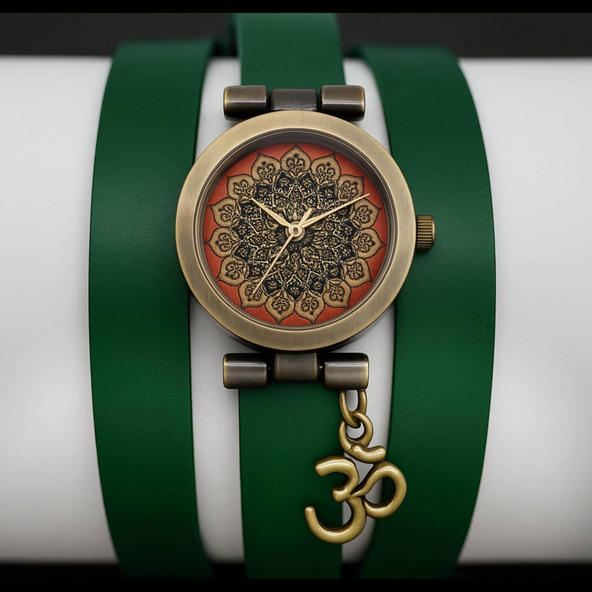 Ethno Armbanduhr Für Frauen Aus Leder Mit Om Anhänger, Yoga Geschenk Frau, Boho Geschenkideen Freundin, Einzigartiges Weihnachtsgeschenk von LadyMirageDesign