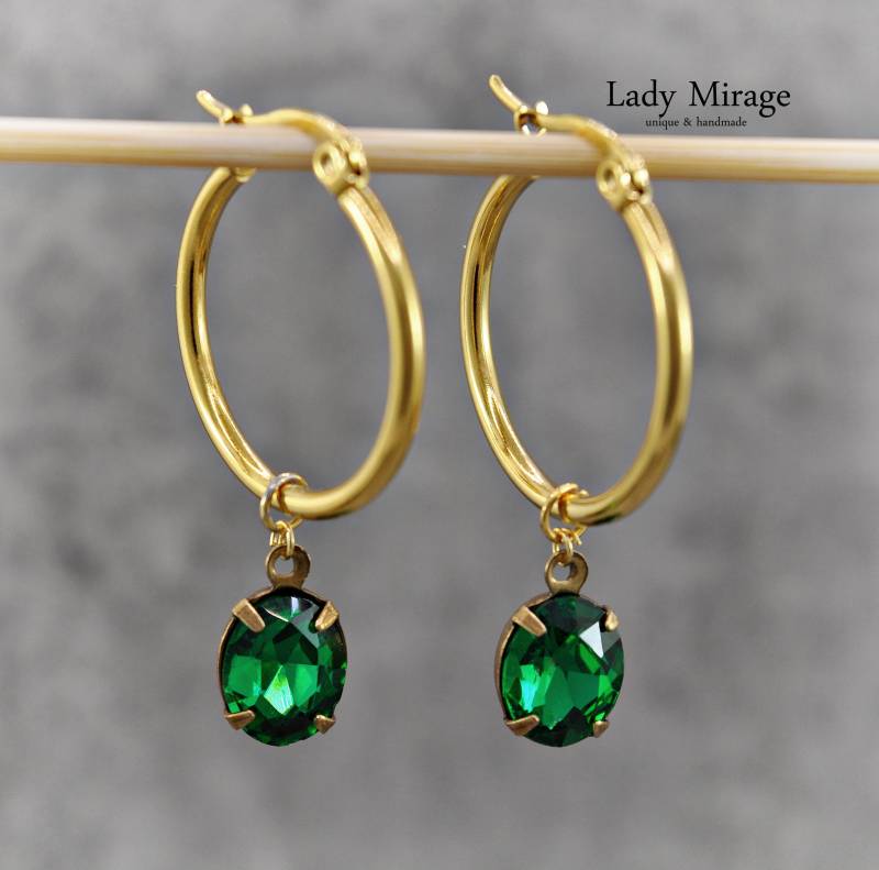 Goldene Edelstahl Creolen Mit Smaragdgrünen Anhängern - Geburtsstein Mai Handgemachte Ohrringe Vergoldet Geburtstagsgeschenk Für Sie von LadyMirageDesign