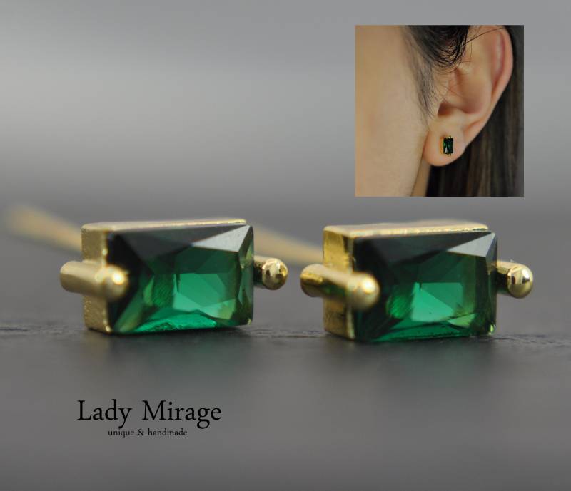 Ohrstecker Grüner Stein - Rechteck Smaragd Zirkonia Mini Gold Kleine Geschenke Mai Geburtsstein Geschenk Für Sie von LadyMirageDesign