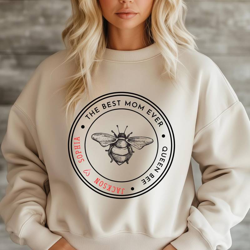 Personalisiertes Mama Sweatshirt Mit Kindernamen Und Biene | Geschenk Von Kindern, Muttertag, Geburtstag, Weihnachten Best Mom Ever Hoodie von LadyMirageDesign
