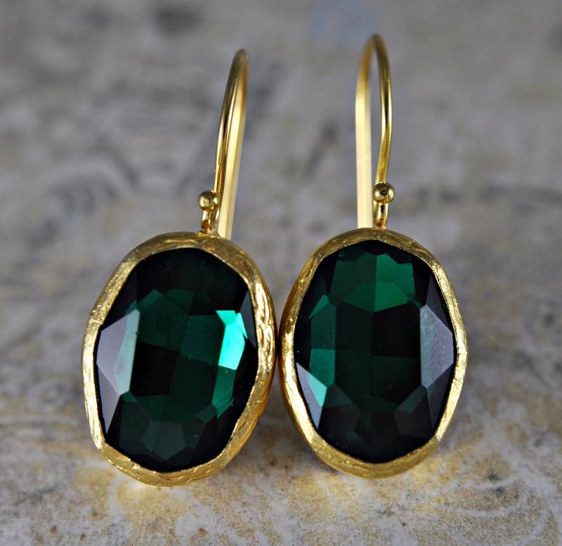 Smaragdgrüne Kristall Ohrringe 14K Vergoldet, Geburtsstein Mai, Funkelnde Hängeohrringe, Brautschmuck Zur Hochzeit, Geburtstagsgeschenk Frau von LadyMirageDesign