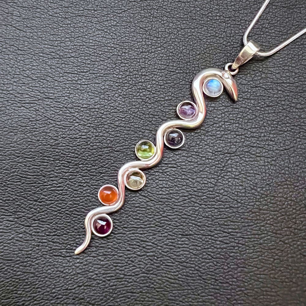 Kundalini Linke Welle Chakra Sterling Silber Anhänger Halskette Heiliges Symbol Göttliche Energie Handgefertigter Handwerker Schmuck von LadyMoonfyre