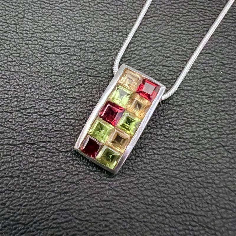 Multi-Edelstein-Bogen Gebogenes Rechteck Sterlingsilber Anhänger Granat Citrin Peridot Multi-Color Princess Cut Edelsteine Schokoladenriegel von LadyMoonfyre