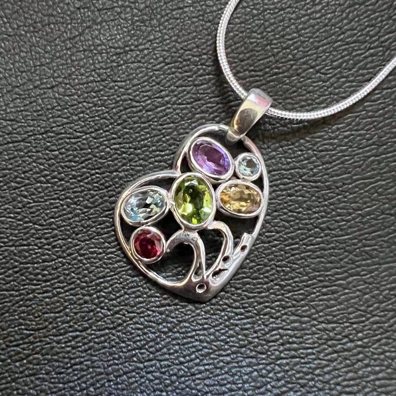 Multi-Edelstein Wunderliche Herz Sterling Silber Anhänger Peridot Blau Topas Amethyst Citrin Granat Echte Facettierte Edelsteine Multi-Farbe von LadyMoonfyre