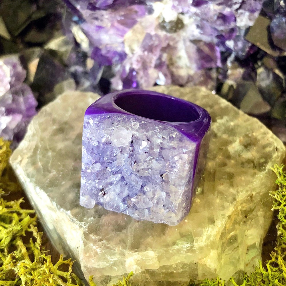 Royal Iris Rock Candy Ring Schöner Samt Lila Achat Mit Schneewittchen Granuliertem Kristall Druzy Natürlicher Geschnitzter Achatring Us 8 von LadyMoonfyre