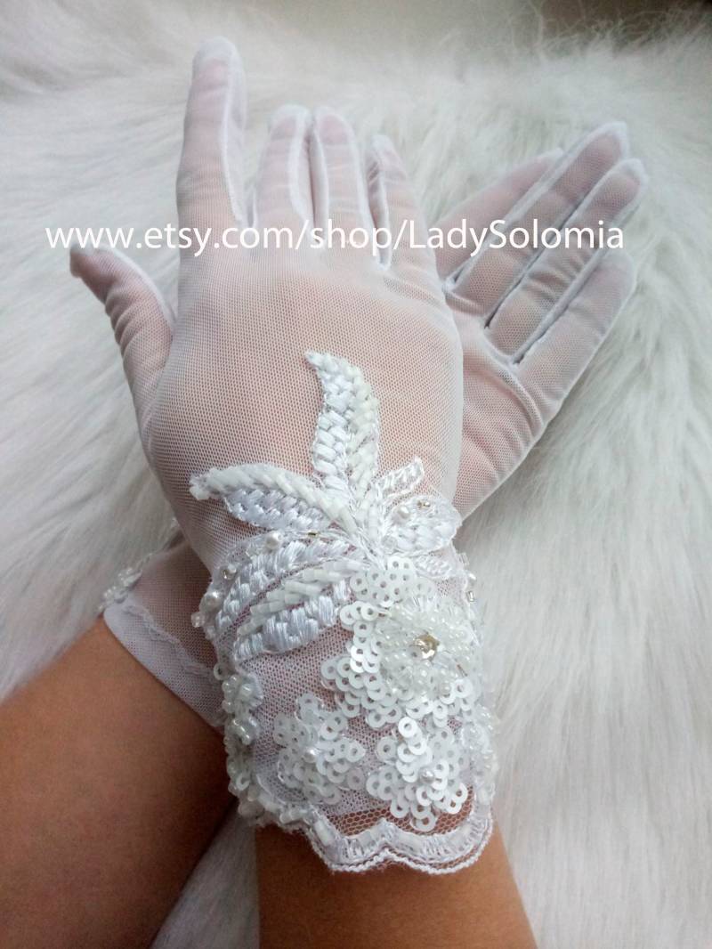 Weiße Spitze Hochzeit Handschuhe, Brautjungfer Handschuhe Abschlussball Perlen Brauthandschuhe, Weiße Vintage Abendspitze Party von LadySolomia