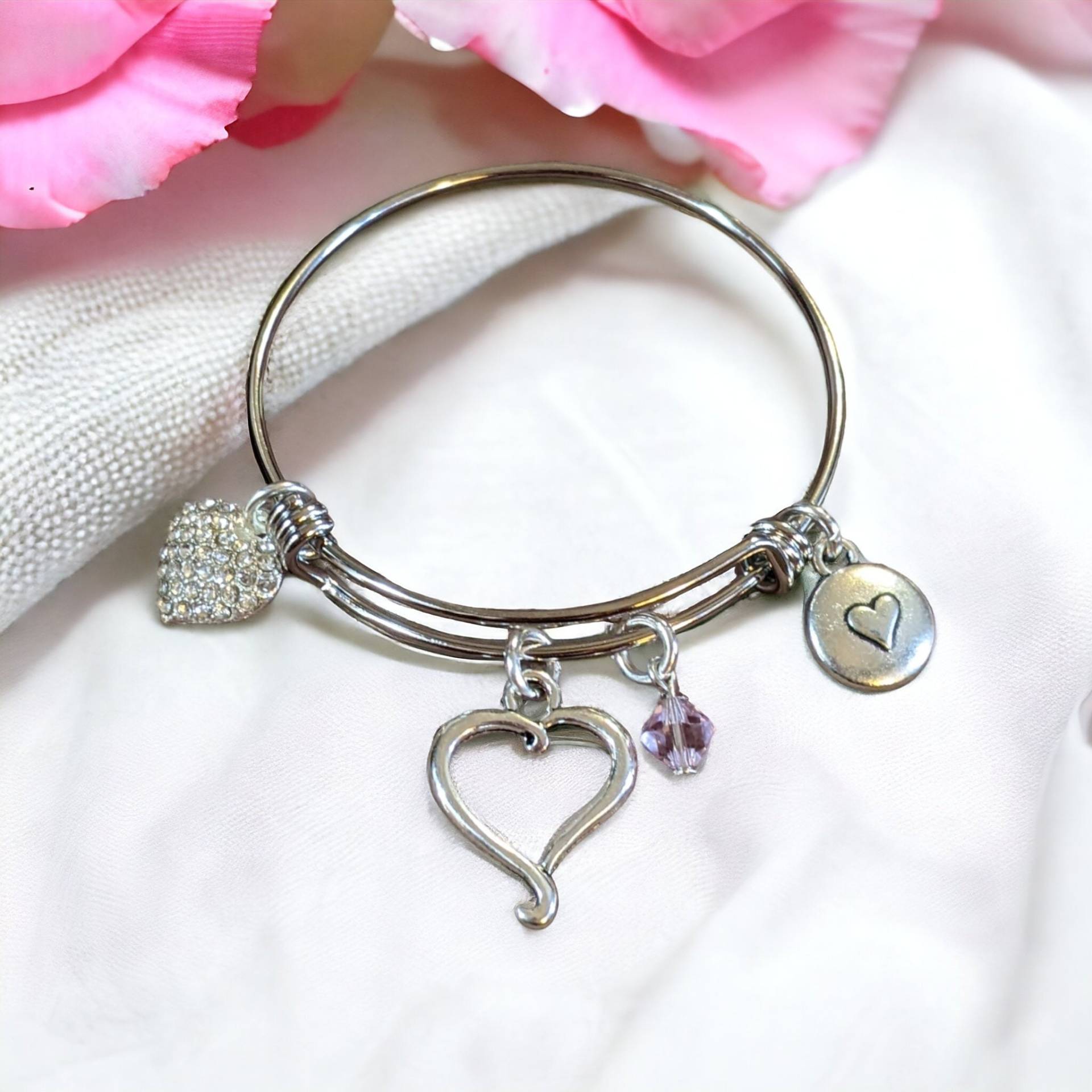 Geburtsstein-Herz-Armreif Des Kindes Geburtsstein-Herz-Armreif Des Kindes von LadybugfeetDesigns