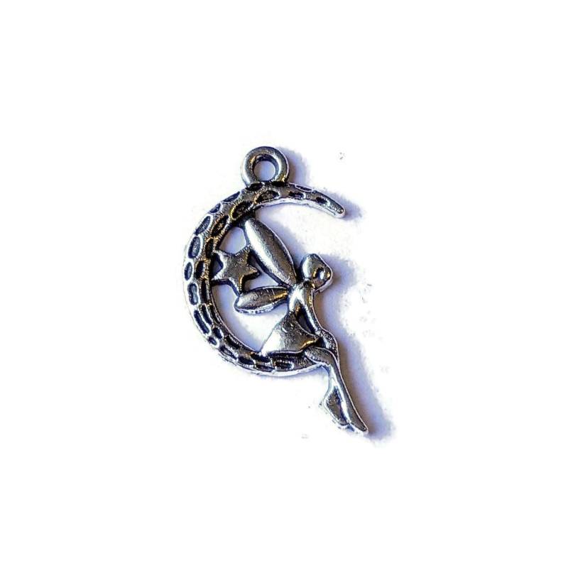 Silber Elfe Auf Halbmond Charm von LadybugfeetDesigns