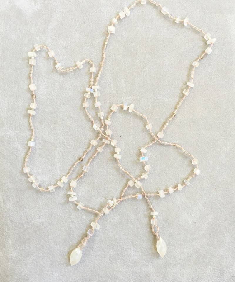 Bianca - Handgeknüpfte Edelstein Mondstein Kette, Saphir, Chalcedon, Achat, Sterling Silber Versandfertig Bianca - Handgeknüpfte Edelstein Mondstein Kette, Saphir, Chalcedon, Achat, Sterling Silber Versandfertig von LadyoftheCamellia